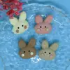 Accesorios de resina Strawberry Rabbit, accesorios de clip de pegamento en crema para manualidades, accesorios de resina, parche para funda de teléfono al por mayor