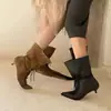 First Encounter Season Botas Bruxa Apontadas com Cadarço Simples para Mulheres 2026 Novas Botas de Couro para Panturrilha Larga com Saltos Finos para Uso Externo Botas Emagrecedoras