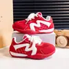 Zapatillas casuales para niños estilo coreano 2026 nuevo modelo de otoño zapatos deportivos para niños zapatillas casuales versátiles para niñas con suela blanda
