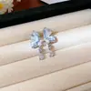 Brincos de Borboleta e Flor com Pérolas e Efeito Gotejamento de Óleo Estilo Francês, Luxo Leve com Sensação de Alta Qualidade, Design de Nicho, Brincos Simples e Versáteis com Temperamento para Mulheres