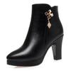 Botas femininas de couro macio, forradas com lã, plataforma espessada, salto alto, elegantes e práticas, com zíper lateral, para outono e inverno