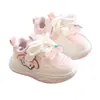 Zapatos para Niña Primavera y Otoño Nuevos Modelos Zapatillas Transfronterizas Infantiles Transpirables para Niños Pequeños Zapatos Deportivos de Suela Suave Zapatos Blancos de Moda para Niña