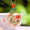 Colgante de jade blanco con forma de mariposa de jade Hetian natural de estilo retro en plata esterlina y oro, collar hueco de jade de estilo étnico para mujer