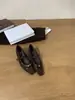 Novos Sapatos Femininos Outono 2026 Aumento Oculto de Altura Laço de Veludo Bico Quadrado Sapatilhas de Tira Única Sapatos Femininos