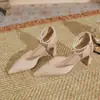 Novos Saltos Altos Pérola Estilo Francês Primavera/Verão 2026 para Mulheres, Bico Fino, Salto Fino, Versátil com Vestidos, Sandálias Fechadas Vazadas para Mulheres