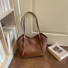 Bolsa de luxo leve com textura tecida para mulheres, nova popular de verão 2026, bolsa de ombro para o dia a dia, bolsa tote de grande capacidade