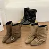Botines de punta estilo europeo y americano para mujer, nueva colección otoño/invierno 2026, con diseño de slip-on, tacones gruesos y efecto adelgazante con detalles plisados.