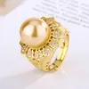 Nuevo Anillo de Flor Redonda con Perla Chapado en Platino de Cobre Huabi Jewelry 2023 para Mujer 14mm al por Mayor