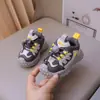 Sapatos de bebê para meninos, novo modelo primavera e outono 2026, sapatos para bebês de 1 a 3 anos para meninas, tênis antiderrapantes com sola macia para meninas