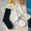 Calcetines de otoño e invierno apilables para mujer pareja simples de color liso combinan con todo de longitud media para niños y niñas Calcetines blancos de confinamiento rosa piel