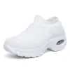 Sapatos Femininos Tamanho Grande 43 Primavera e Outono 2023 Tênis de Malha Fly com Amortecedor a Ar Sapatos Slip-on Sapatos Balançantes de Moda Sapatos Casuais Sapatos Meia