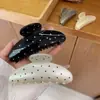 Pinza para el Cabello de Lunares Blanco Crudo Estilo Francés Retro, Nueva Elegante Pinza de Tiburón para Peinado Recogido en la Parte Trasera de la Cabeza, Accesorio de Cabello de Alta Gama