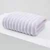 Toalla de vellón de coral al por mayor absorbente no suelta pelo para el hogar lavar baño toalla para amantes regalo de mano toalla