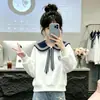 Conjunto de dos piezas para niña: top dulce y elegante de estilo preppy con cuello marinero, perfecto para primavera y otoño, combinado con pantalones vaqueros modernos y únicos.