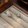 Aretes Yong Cheng S999 Plata de Pie Multitalla Destacado Bombilla Pequeña Perla Aretes Geométricos de Nicho Suaves de Lujo Ligero para Cabello