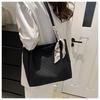 Bolso de alta gama estilo extranjero de gran capacidad 2024 nuevo bolso de mujer moda bandolera para ir al trabajo bolso tote popular de verano