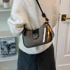 Bolso de hombro de gamuza estilo coreano para mujer para otoño de 2026, moderno y versátil, nuevo bolso cruzado de un solo hombro para el trabajo, diseño simple