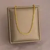 Colar Jinmei Jewelry de Aço Titânio Dourado para Mulheres, Design de Nicho de Luxo Leve, Corrente de Clavícula Versátil de Moda de Alta Qualidade, Transfronteiriço