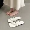 Moda casual de vacaciones nicho versátil hebilla metálica chanclas retro puntera cuadrada puntera de bloqueo sandalias nuevas para mujer