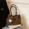 Bolsa de axila feminina transfronteiriça 2026 nova outono vintage bolsa tote simples grande capacidade bolsa de mão para trabalho bolsa de ombro