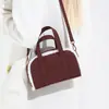 Bolsa de Pelúcia Retrô com Textura de Nicho para Mulheres Nova Coleção Outono/Inverno 2025 Bolsa Transversal Simples Moda Bolsinha de Ombro de Pelúcia