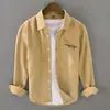 Camisa de veludo cotelê de manga comprida estilo japonês para homens, camisa de veludo cotelê lisa para primavera e outono, top casual masculino, jaqueta moderna