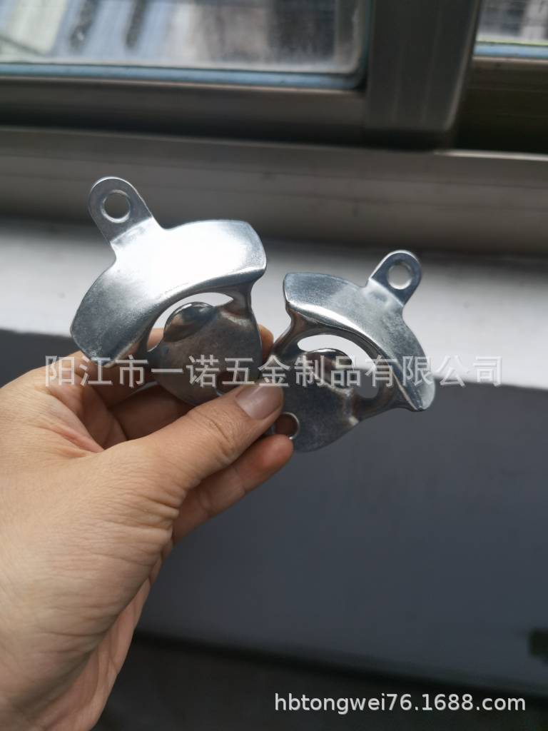 开瓶器小金尚利工艺品五金毛坯的价格1.3元,镀好的1.4元。