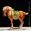 Caballo Tang sancai llegó con éxito decoración de pasillo estilo chino de cerámica arte de escritorio regalo de inauguración regalo de negocios