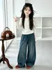 Calça Jeans Feminina Outono e Inverno com Plus Veludo Perna Curva para Meninas Maiores Estilo Coreano Calça Wide Leg Bolso Traseiro Bordado Estrelas Calça Longa Casual
