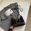 Bolsa de Ombro Feminina Acolchoada Elegante e Tendência Outono Simples, Bolsa Transversal Tendência 2026, Versátil para o Trabalho Nova Bolsa de Ombro Único