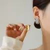 Pendientes Cuadrados con Patrón de Diamantes de Moda y Elegantes, Estilo Lujo Ligero, Diseño Único, Pendientes Elegantes de Diseño de Nicho para Mujer