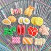 Mini tamanho pequeno Simulação Comida Jogar Hot Pot Base Resina Acessórios Salsicha Comida DIY Handmade Hairpin Acessórios Criativos
