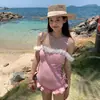 Traje de baño para mujer 2026 modelo nuevo, de alta gama, puro y seductor, con cortes, ajustado, para busto pequeño, push-up, traje de baño de una pieza para vacaciones en la isla