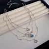 Nova Corrente de Suéter com Pingente Quadrado Cravejado de Diamantes Multicamadas Toque de Luxo Leve High-End Design com Senso de Personalidade Nicho Gargantilha para Mulheres