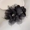 Anillo para el pelo de flor de tela estilo coreano con pluma, anillo para el pelo de volumen para la parte trasera de la cabeza, estilo extranjero de alto nivel, flor de escamas hecha a mano, accesorios para el pelo