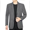 Fornecimento exclusivo transfronteiriço: Nova coleção de primavera e outono de ternos xadrez de lapela única com dois botões, estilo business casual, para homens de meia-idade
