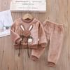 Roupas Infantis 2025 Outono Novo Pijama Infantil de Duas Peças Quente para Meninos e Meninas Conjunto com Forro de Lã Roupas de Casa Outono e Inverno