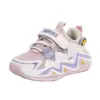 Sapatos Infantis 2026 Novos Sapatinhos de Bebê Sapatos Leves para Crianças que Estão Aprendendo a Andar Meninos e Meninas Malha Respirável Sapatos Funcionais