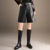 Shorts Elegantes de Couro PU para Afinar, Wide Leg, para Mulheres, Lançamento Outono/Inverno 2026, Cintura Alta, Versátil, Comprimento no Joelho, Reto, Soltinho, Estilo Bootcut