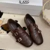Mocassins baixos retrô estilo britânico em pele de ovelha, sapatos pequenos de couro estilo brogue, sapatos slip-on com solas macias, sapatos femininos confortáveis e fáceis de calçar