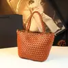 Bolso de Mano Genuino Estilo Resort 2026 Nuevo Casual Versátil Pequeño Bolso Tejido de Hombro Bolso Cruzado Simple para Mujer