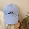 Boné de Baseball Bordado Rasgado Estilo Hip-hop Americano Feminino Verão 2024 Novo Estilo Mostra Rosto Aba Pequena Larga Aprofundado