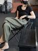 24167 Da Ai Mei Yi Yuan Verano 2026 Nuevo Estilo Camiseta Negra de Manga Corta de Gama Alta Pantalones Casuales de Pierna Ancha para Mujer