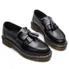 Moda para Parejas de Tallas Grandes Transfronteriza Zapatos de Cuero con Suela Gruesa para Uso en Exteriores, Mocasines Slip-On de Moda, Zapatos Martin con Borlas para Hombre, Dropshipping
