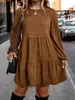 Comércio Exterior Estilo casual europeu e americano vestido curto de veludo cotelê plus size com gola redonda, mangas compridas plissadas, design em camadas, modelador e versátil