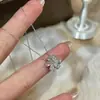 Colar Flor Margarida da Sorte com Diamantes Cintilantes 2026 Novo Modelo Luxo Leve Exquisito Design de Nicho Corrente para Clavícula