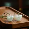 Pingente de Jade Verde Tianshan de Xinjiang com Padrões de Flores Flutuantes, Apresentando Buda, Guanyin e Ruyi, um Pingente de Jade que Dizem Responder a Todos os Pedidos, com Pixiu e Cabaça