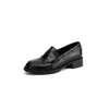 Mocassins Pretos Estilo Britânico em Pele de Cordeiro Nova Coleção Outono/Inverno 2025 Retro Slip-On Salto Bloco Sapatos de Couro Femininos