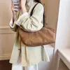 Exquisita bolsa de hombro y mano tipo tote retro de gamuza 2026 para mujer, nueva de otoño, gran capacidad, versátil, de nicho