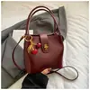 Bolsa Pequena Casual Retrô para Mulheres 2025 Outono Nova Tendência Bolsa de Mão para Passeio Popular Bolsa de Ombro Único Transversal Bolsa de Balde